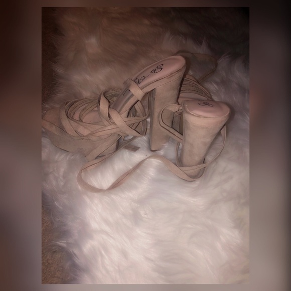 Platform wrap around Sandal - Picture 2 of 4